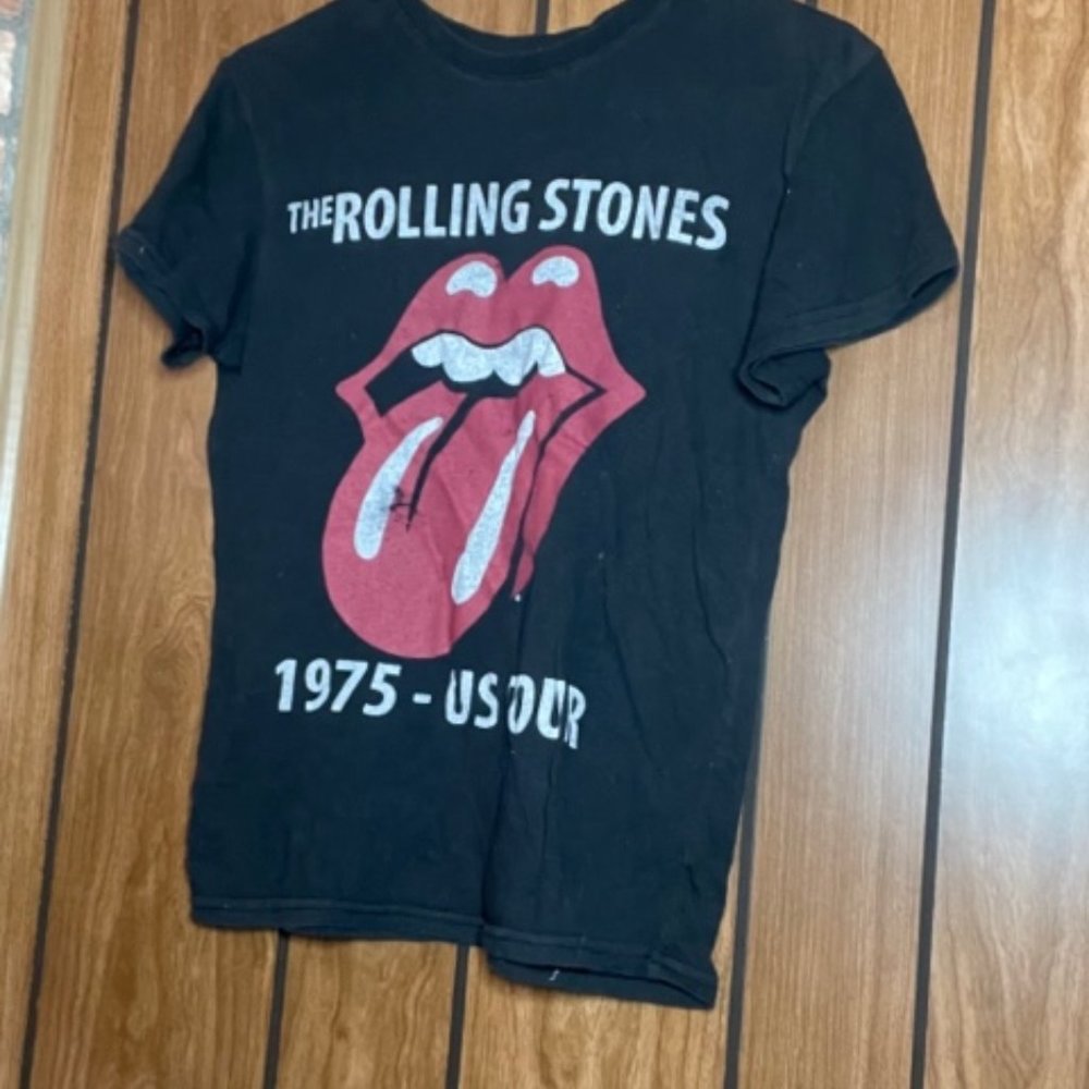 dark grey rolling stone tee